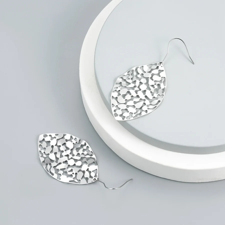 leaf earrings silver1 1